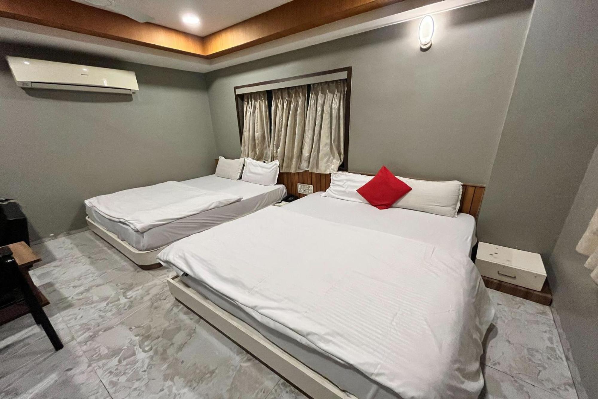Hotel Om Balaji Ahmedabad Exterior photo