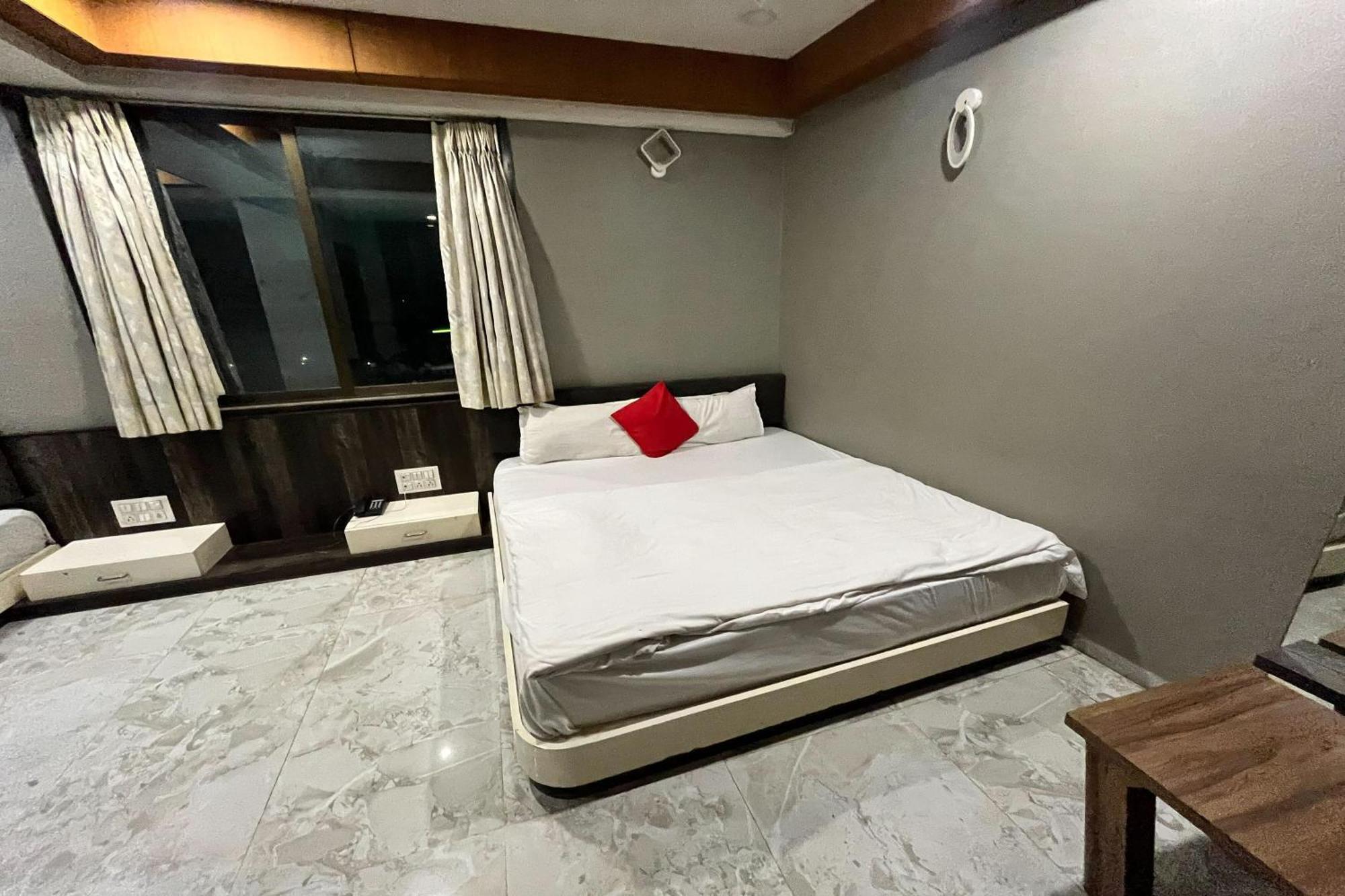 Hotel Om Balaji Ahmedabad Exterior photo