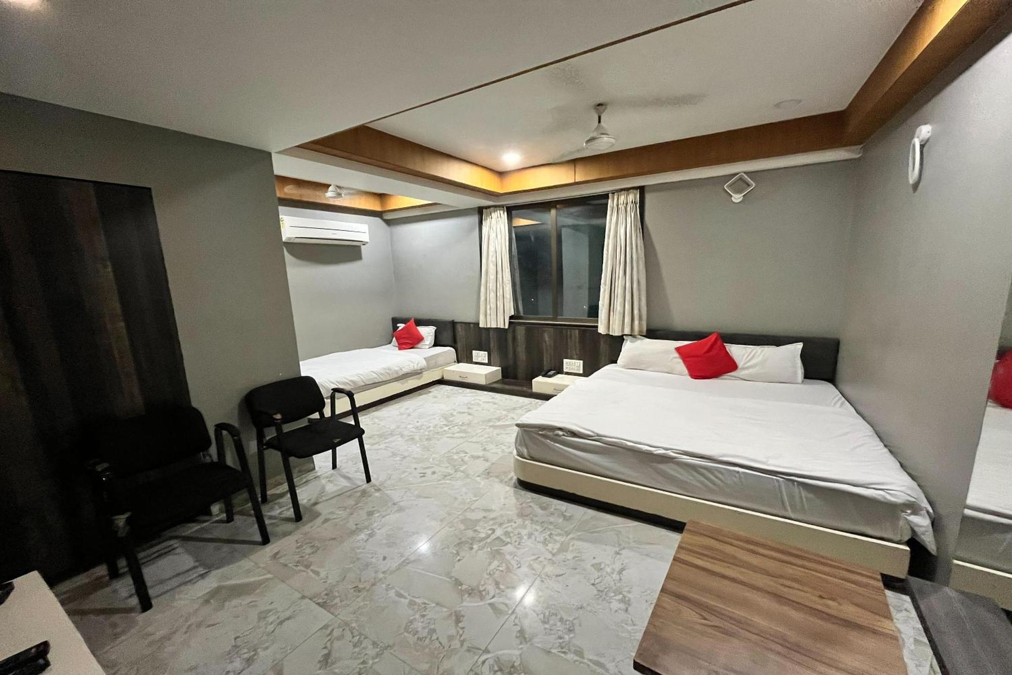Hotel Om Balaji Ahmedabad Exterior photo
