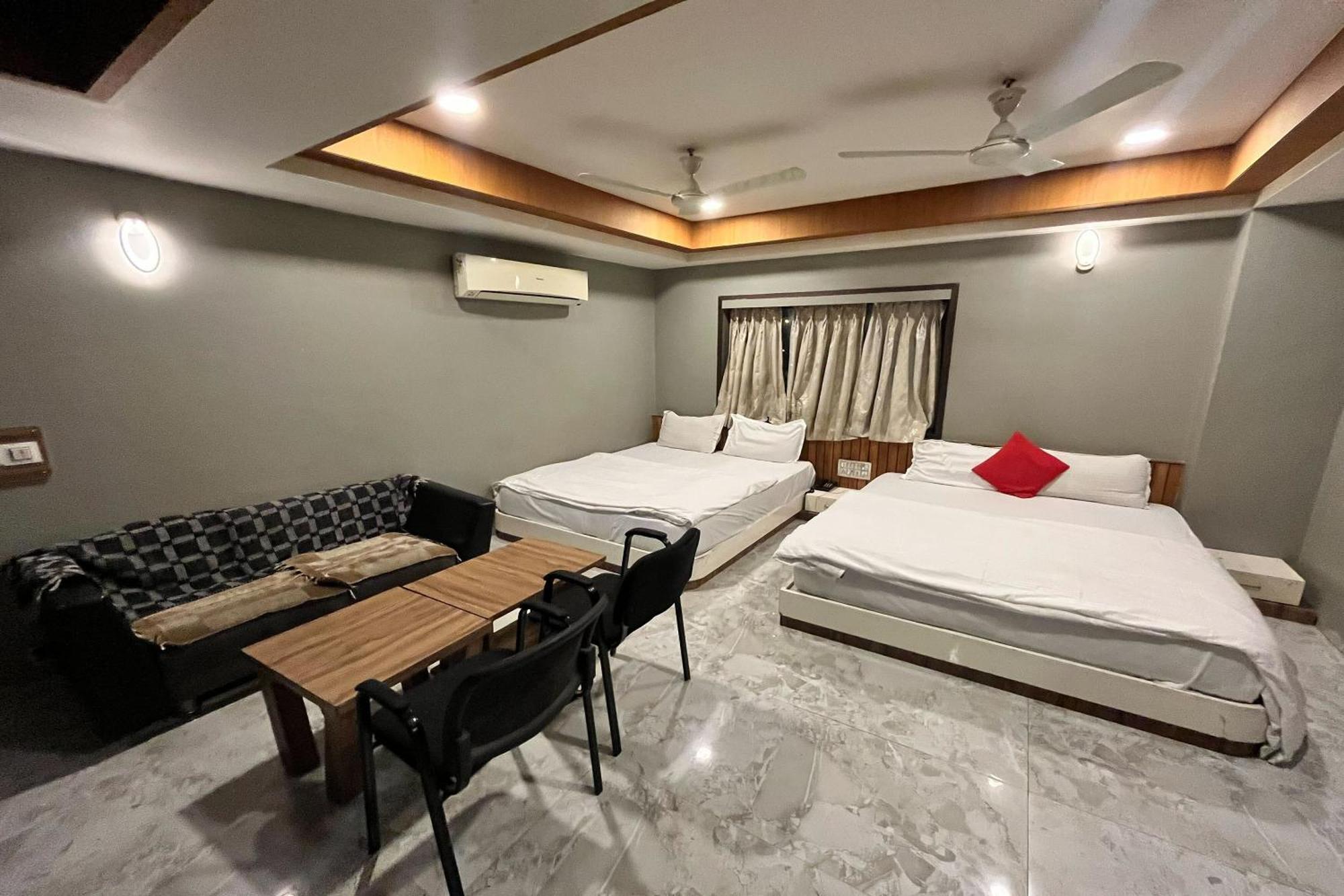 Hotel Om Balaji Ahmedabad Exterior photo