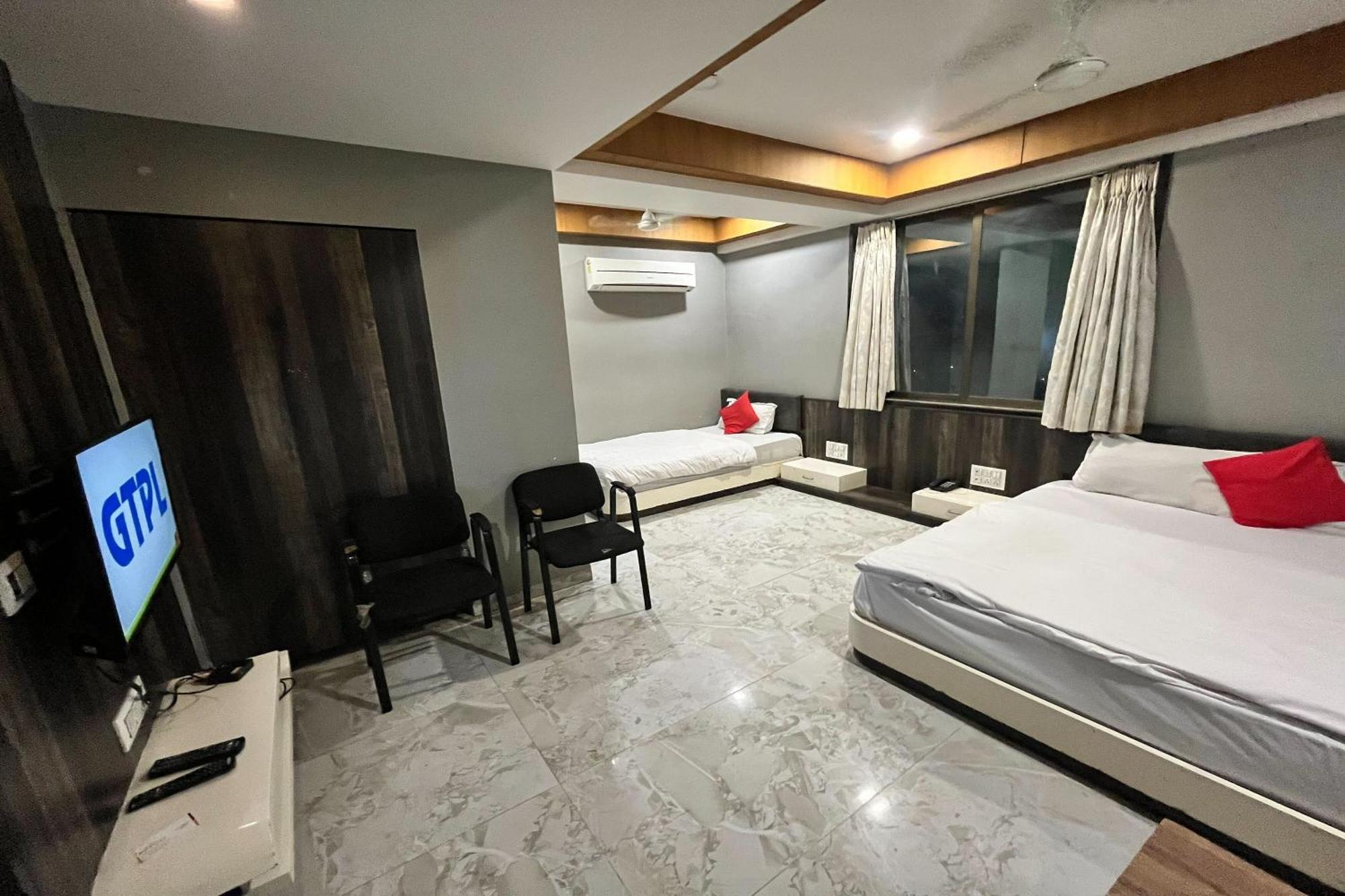 Hotel Om Balaji Ahmedabad Exterior photo