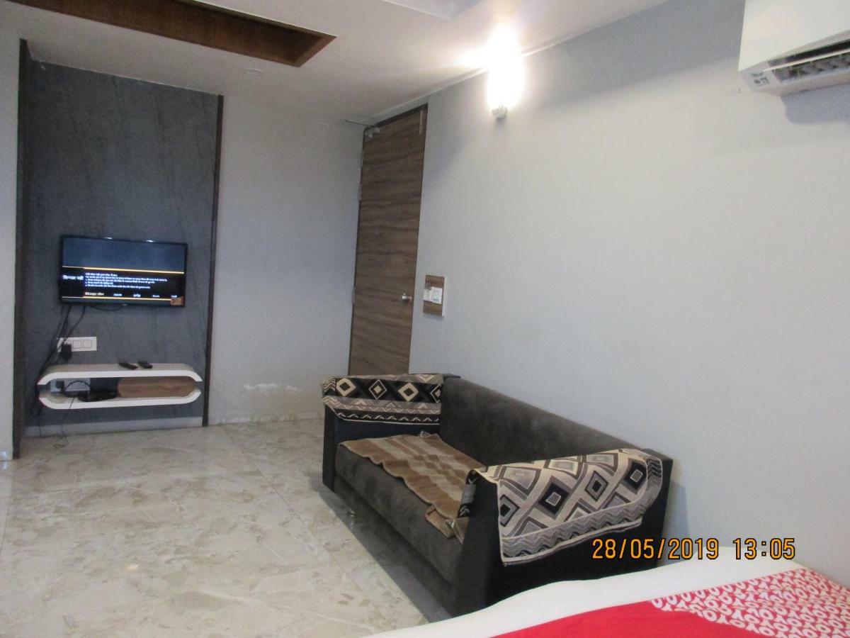Hotel Om Balaji Ahmedabad Exterior photo