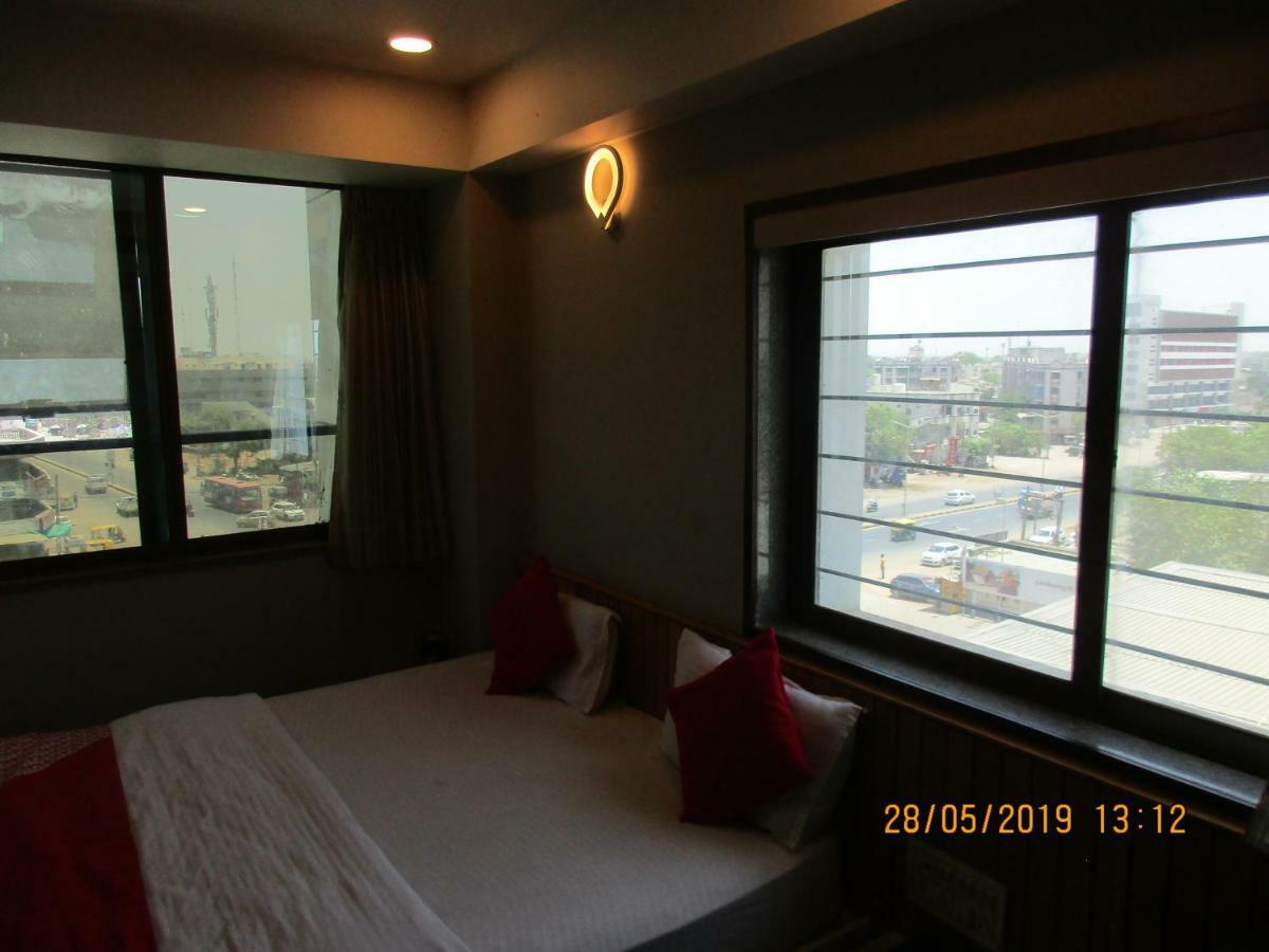 Hotel Om Balaji Ahmedabad Exterior photo