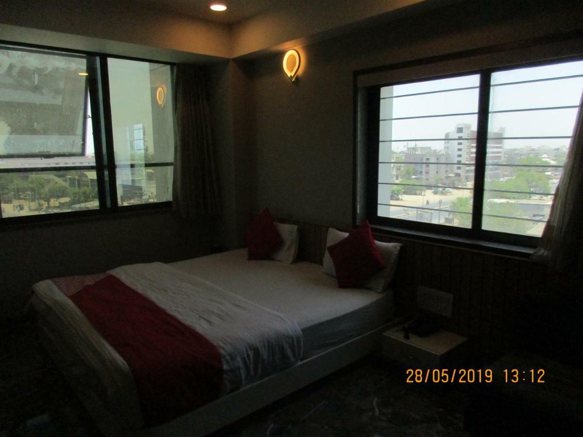Hotel Om Balaji Ahmedabad Exterior photo